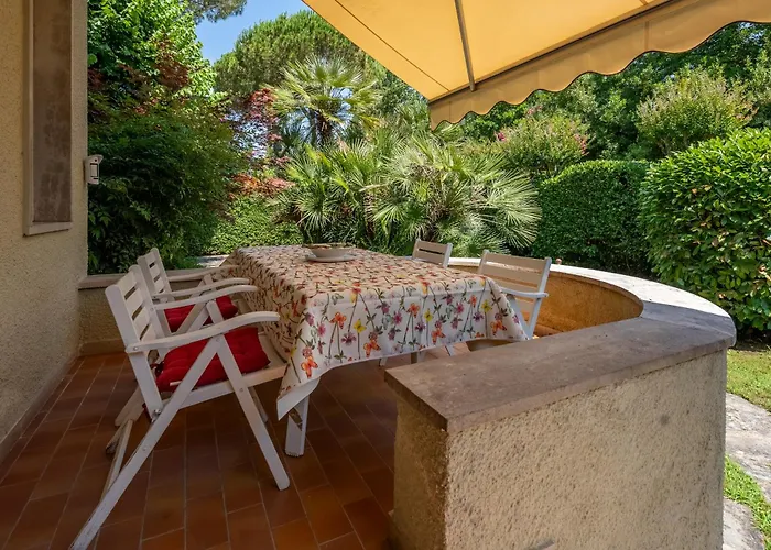 A Dei Marmi Βίλα