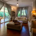 Villa A Dei Marmi *