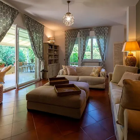 Villa A Dei Marmi *