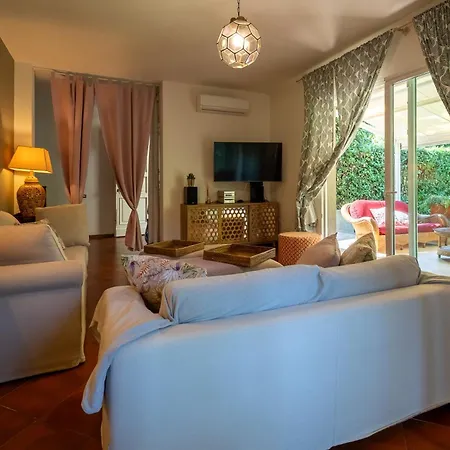 A Dei Marmi *