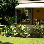 Villa A Dei Marmi